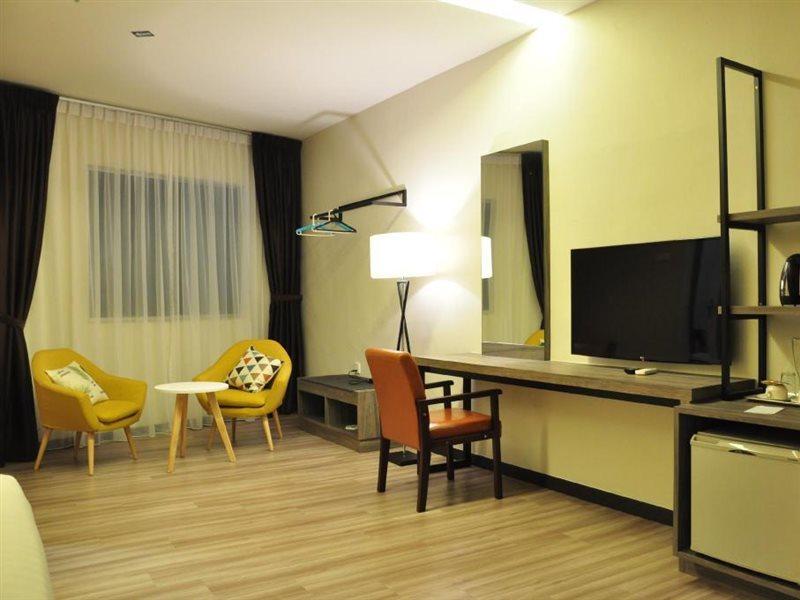 Frazel Inn Hotel Парит-Бунтар Экстерьер фото