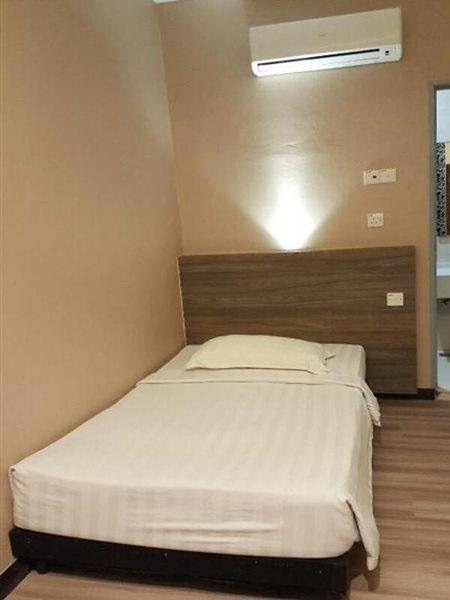Frazel Inn Hotel Парит-Бунтар Экстерьер фото