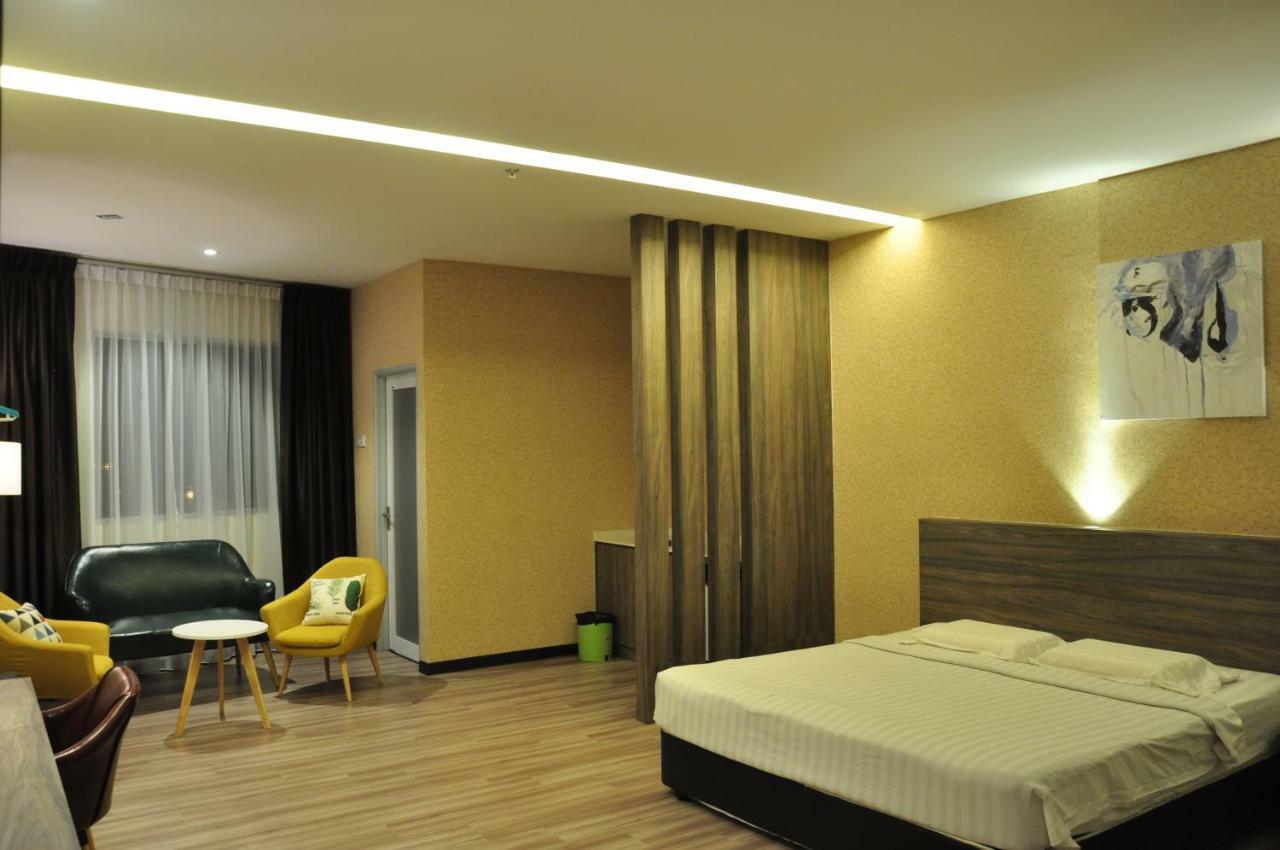 Frazel Inn Hotel Парит-Бунтар Экстерьер фото