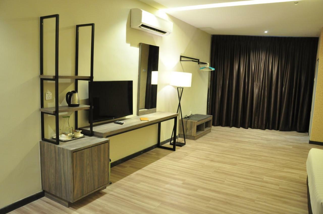 Frazel Inn Hotel Парит-Бунтар Экстерьер фото