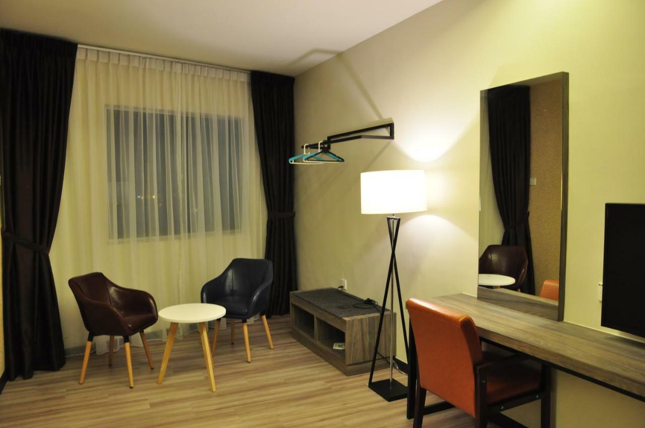 Frazel Inn Hotel Парит-Бунтар Экстерьер фото