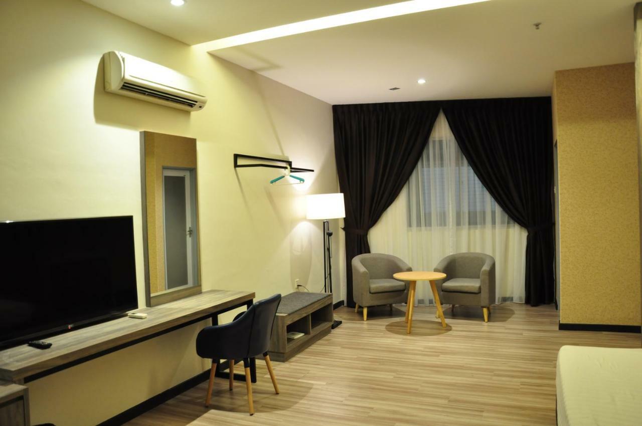 Frazel Inn Hotel Парит-Бунтар Экстерьер фото