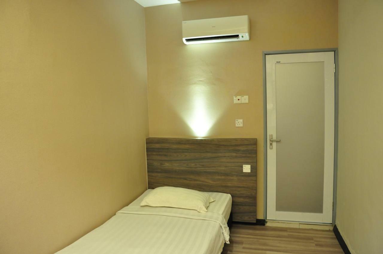Frazel Inn Hotel Парит-Бунтар Экстерьер фото