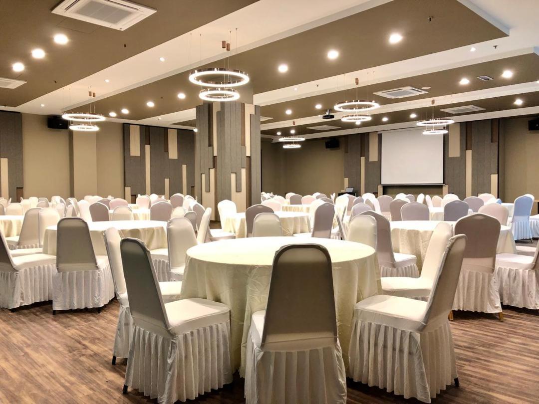 Frazel Inn Hotel Парит-Бунтар Экстерьер фото